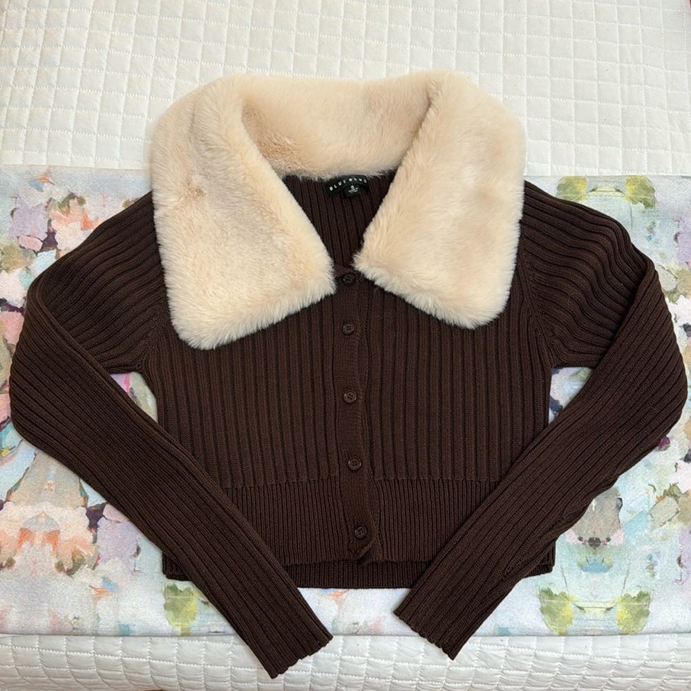 Blue Blush Brown Faux Fur Collar Sweater 🤎🧸